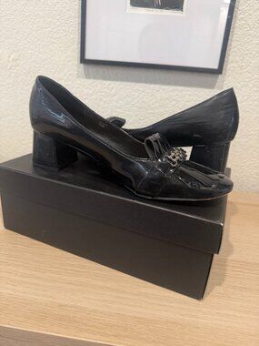 Tahari Black Pumps